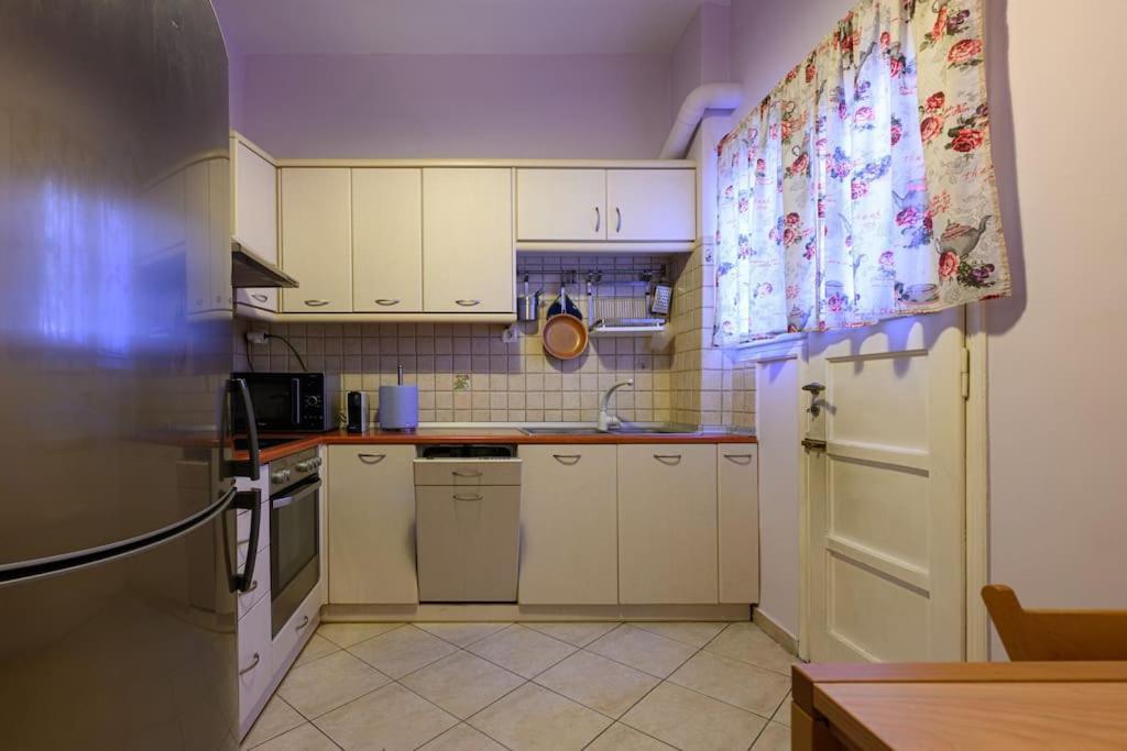 Tommy's Apartment *